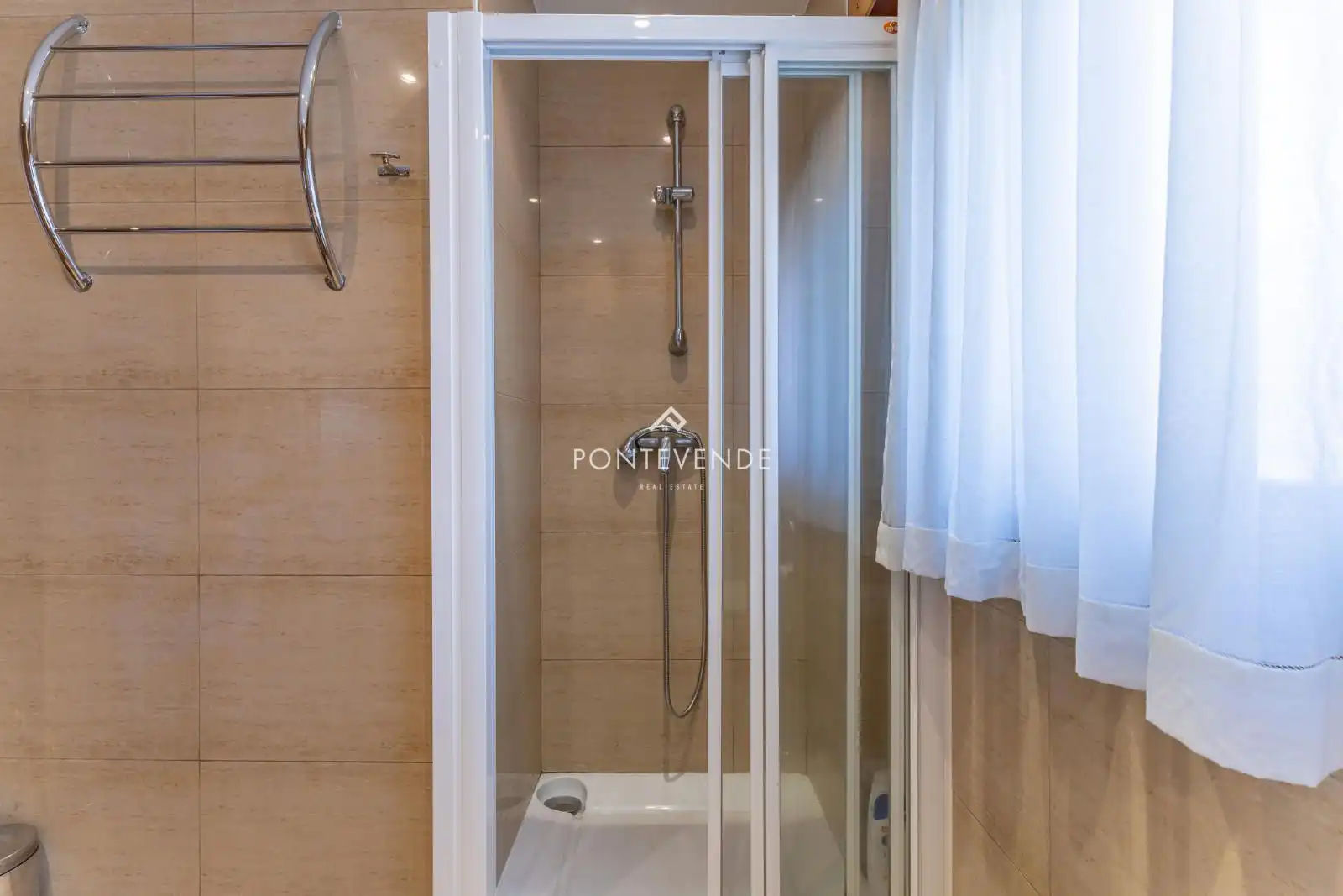 Baño de Piso en venta en Bueu con Terraza