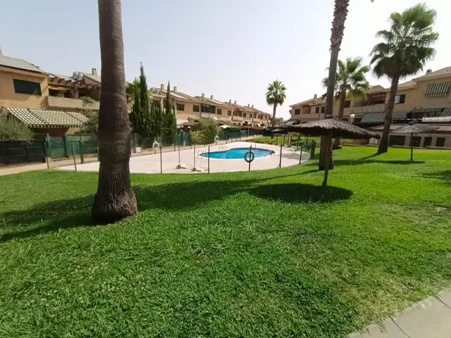 Piscina de Casa adosada en venda en Cáceres amb Parquet i Traster