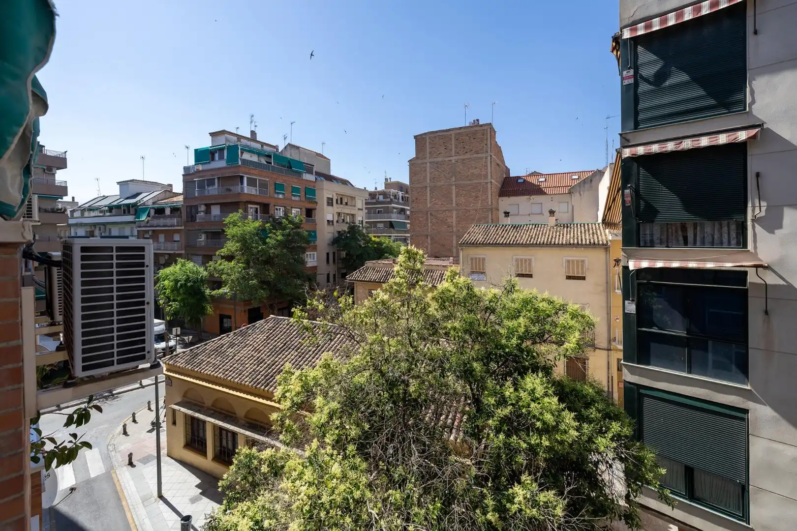 Außenansicht von Wohnung zum Verkauf in Granada mit Heizung und Balkon