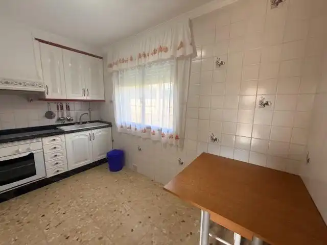 Cuina de Casa o xalet en venda en Sanxenxo amb Jardí privat, Terrassa i Moblat