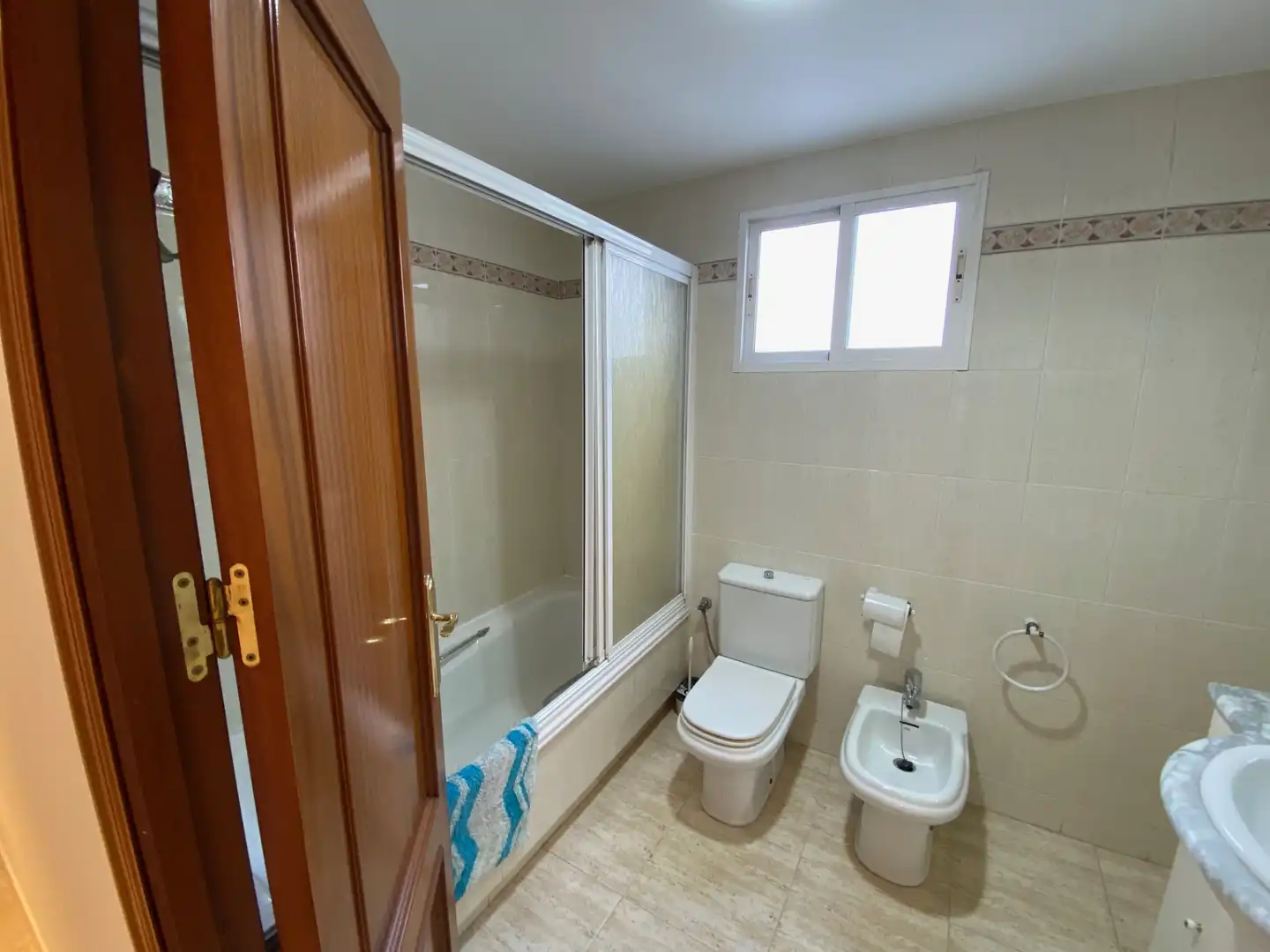 Baño de Piso de alquiler en Elche / Elx con Aire acondicionado, Amueblado y Horno