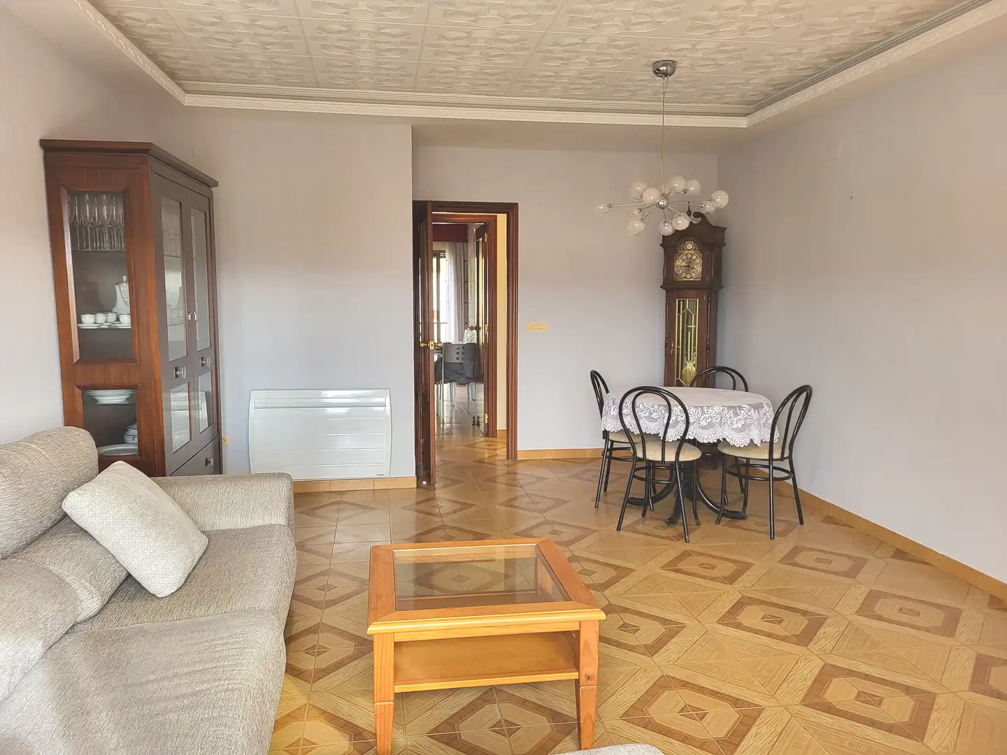 Living room of Flat for sale in Castellnovo  with Terrace, Storage room and Oven