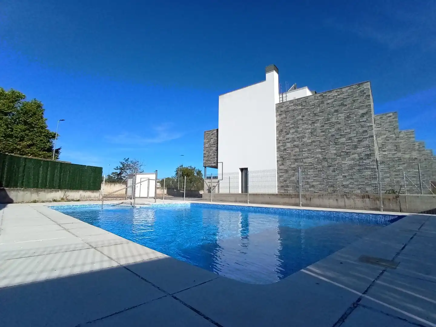 Casa con piscina en venta en Aranzana 20