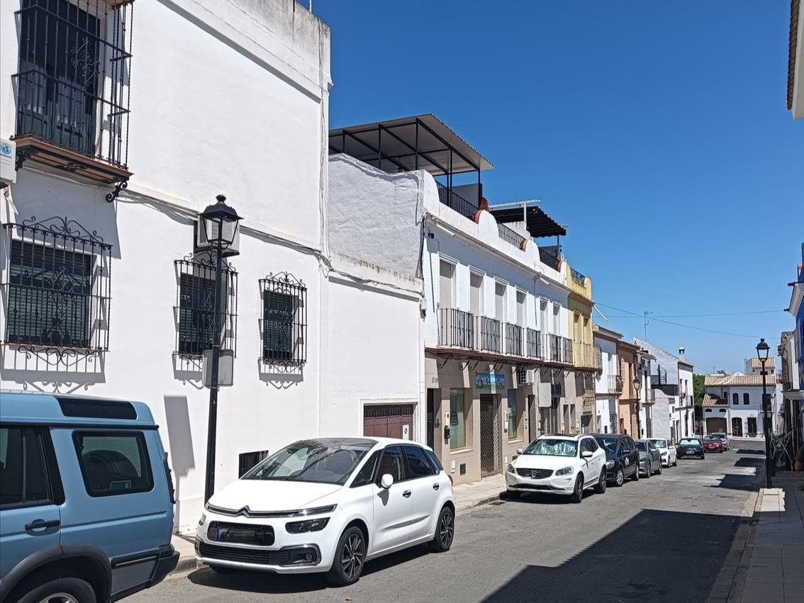 Duplex for sale in Pilas