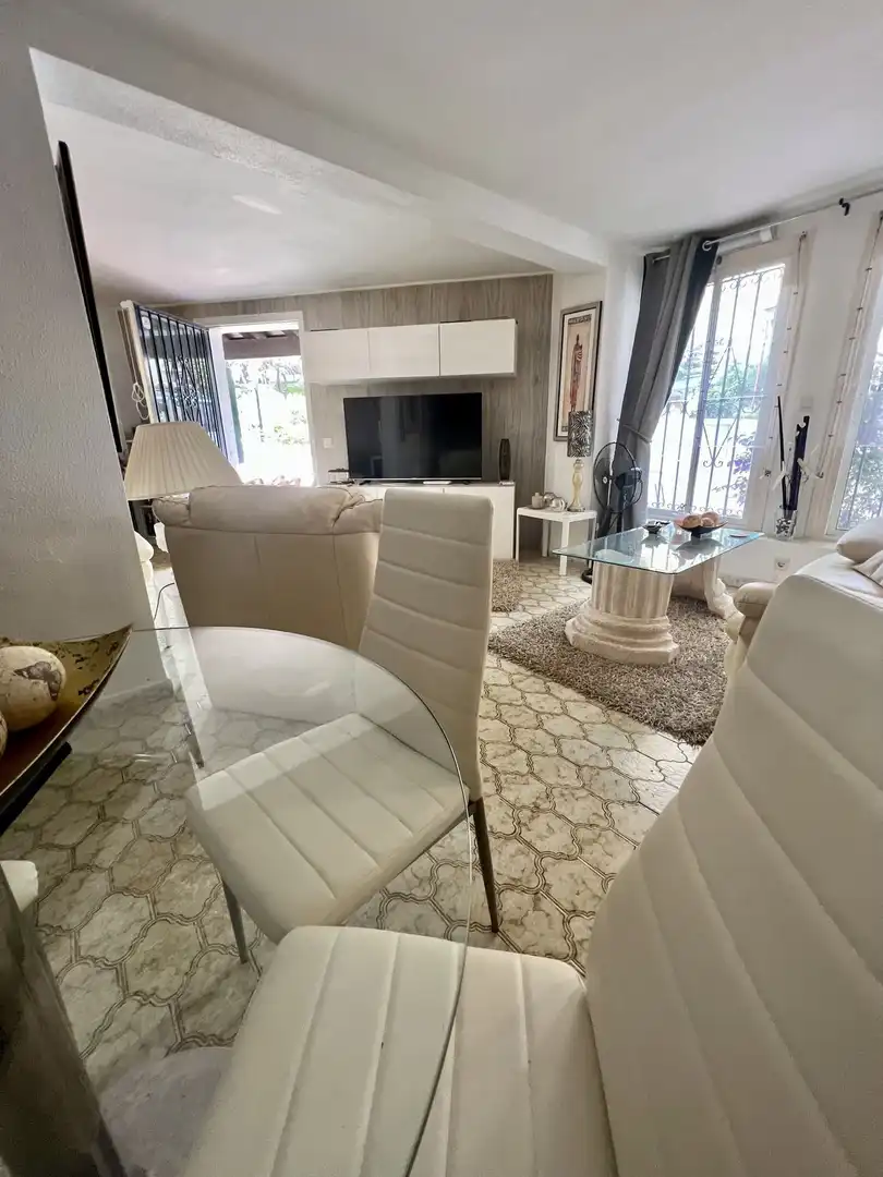Sala d'estar de Local en venda en Marbella