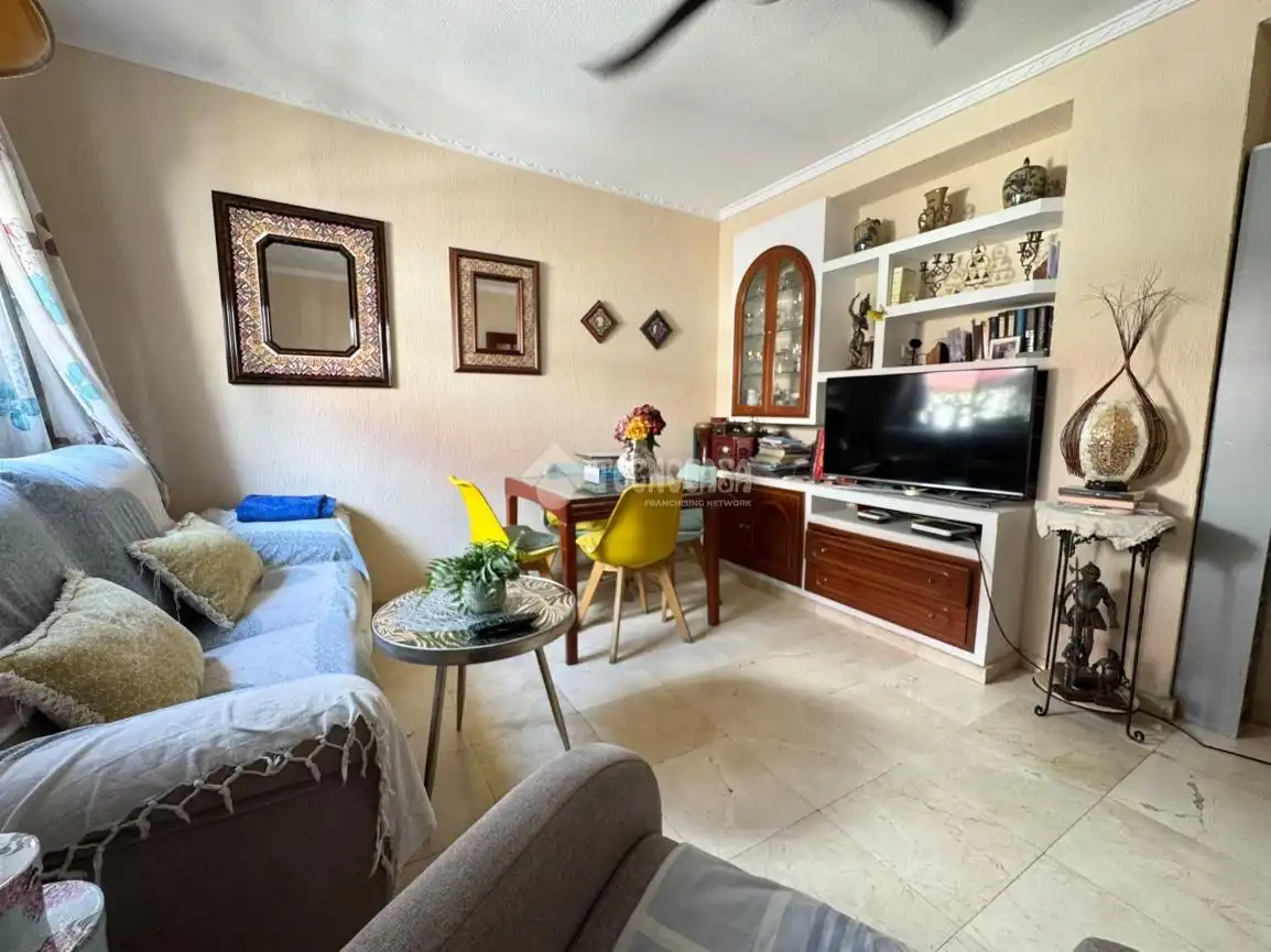 Sala d'estar de Pis en venda en Isla Chica