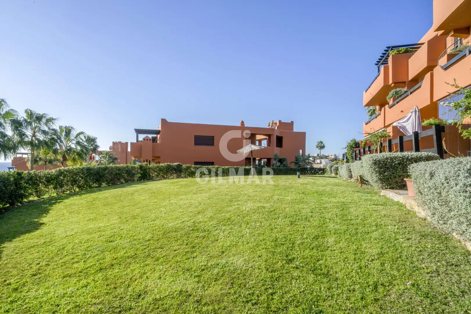 Jardí de Dúplex en venda en Estepona amb Calefacció, Jardí privat i Traster