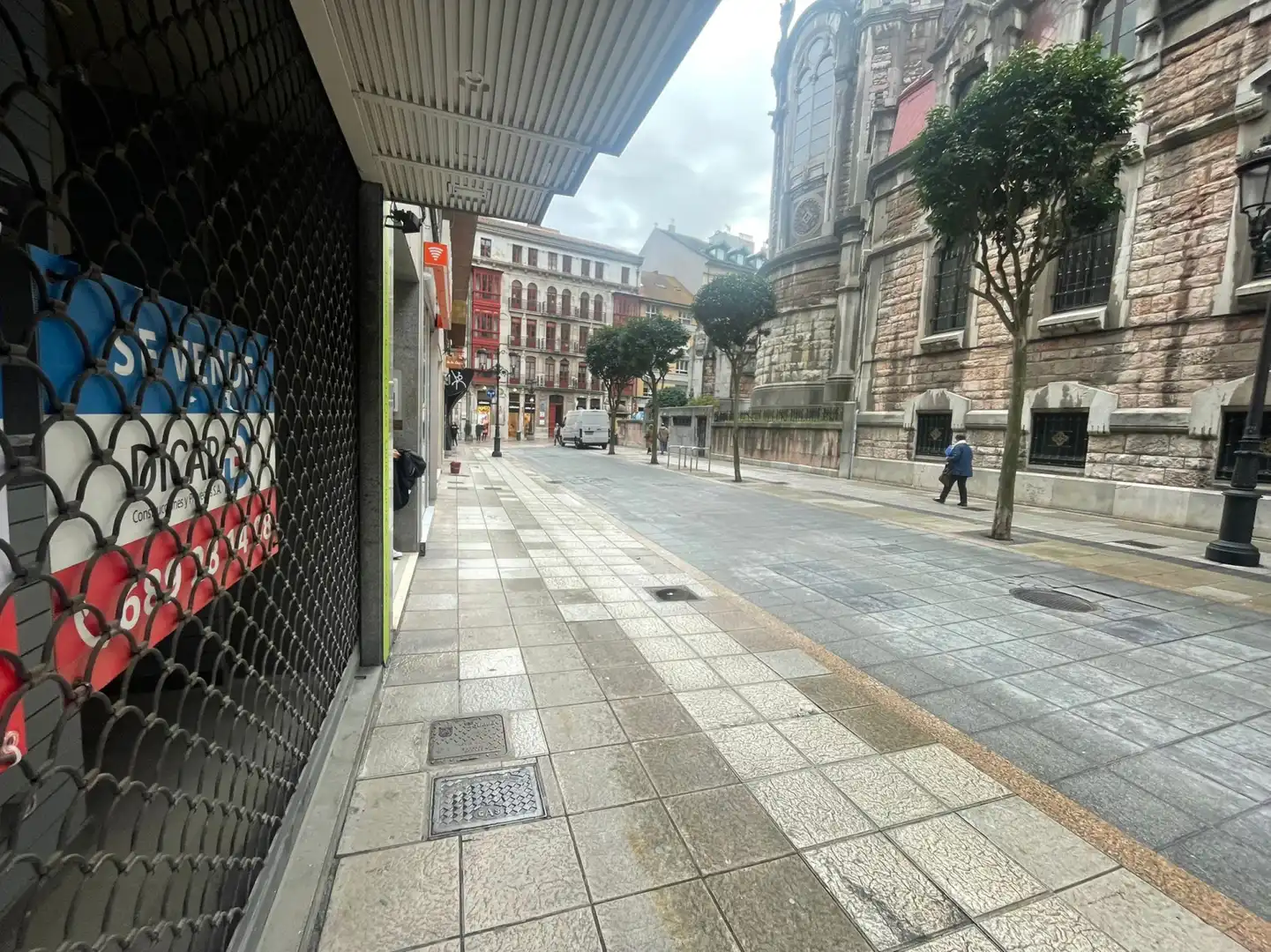Vista exterior de Local de alquiler en Oviedo 