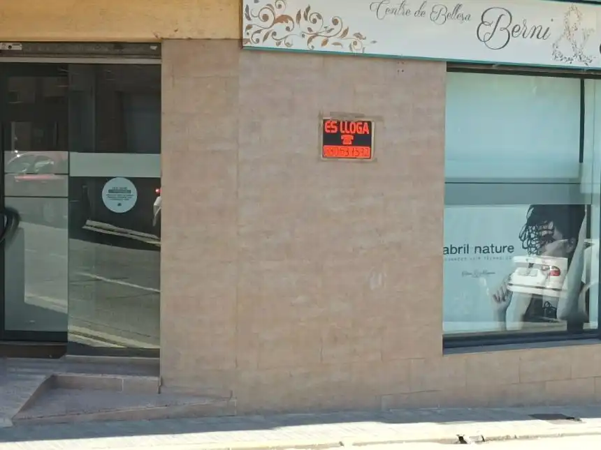 Locale commerciale in affitto a Cami Mas Martí 28