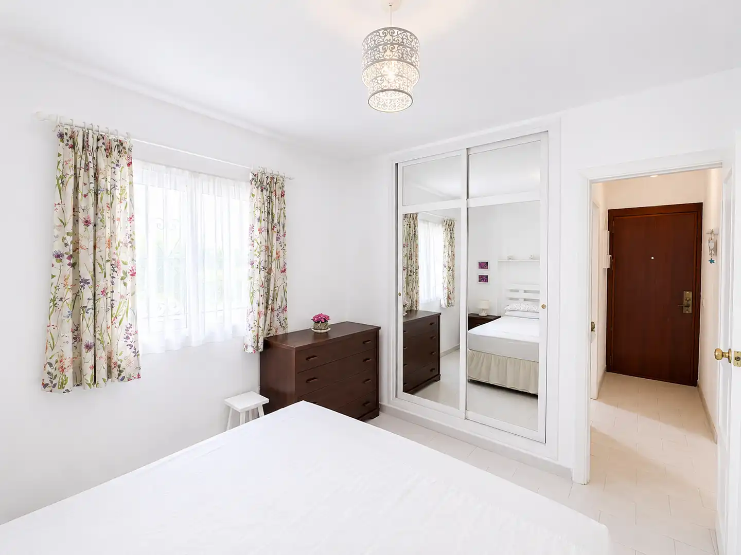 Dormitori de Apartament en venda en Benalmádena amb Terrassa, Moblat i Piscina comunitària