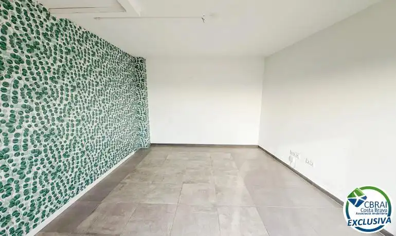 Dúplex en venta en Figueres con Terraza y Piscina comunitaria