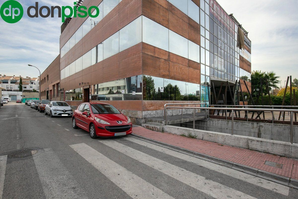 Vista exterior de Edifici en venda en Armilla