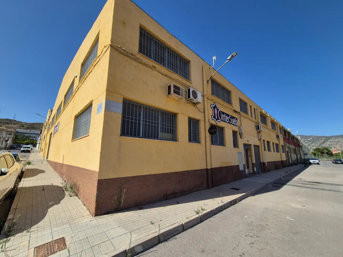 Vista exterior de Nave industrial en venta en Elda