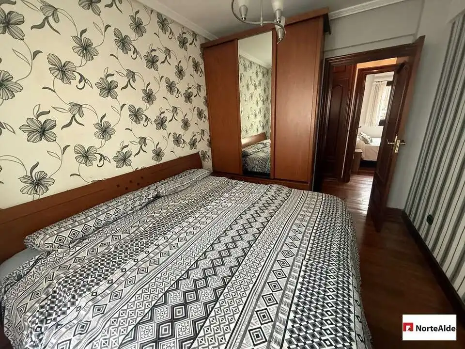 Bedroom of Flat for sale in Barakaldo   with Heating