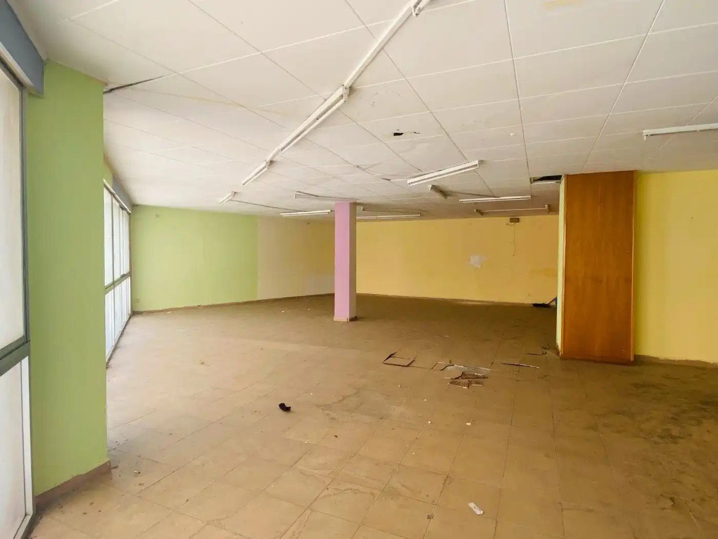 Local comercial de lloguer a Avinguda Marignane 7, imagen 3