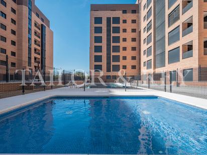 Swimming pool of Flat for sale in  Madrid Capital