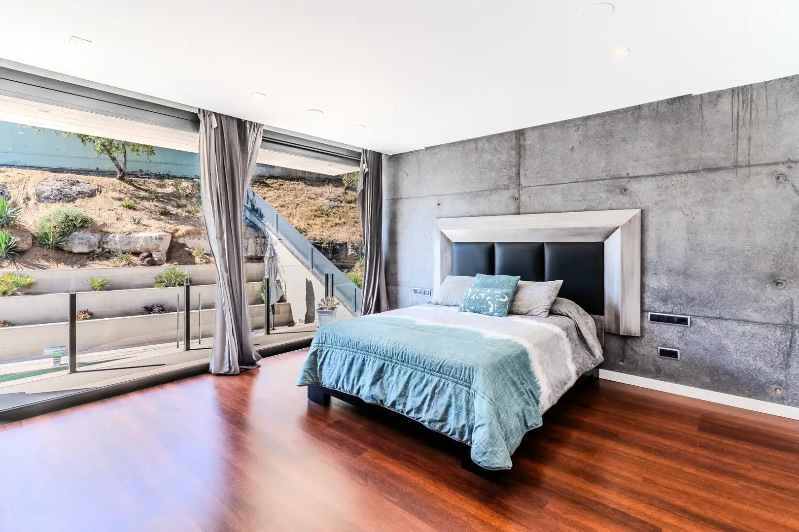 Dormitori de Casa o xalet en venda en Tàrrega amb Aire condicionat, Jardí privat i Terrassa