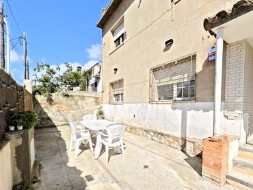 Casa con balcón en venta en Calle LLIRI