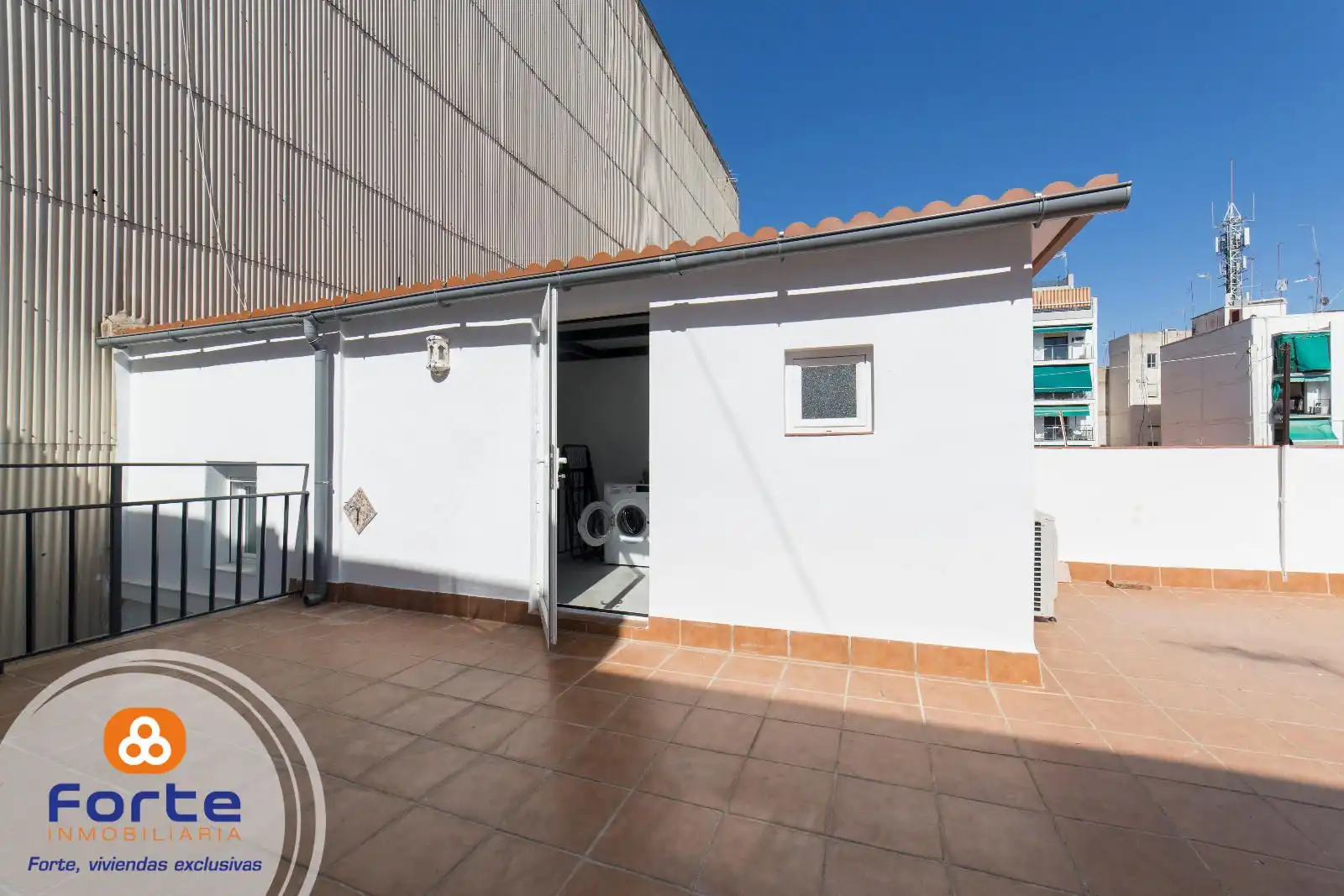 Vista exterior de Casa adosada en venda en Córdoba amb Aire condicionat, Calefacció i Traster