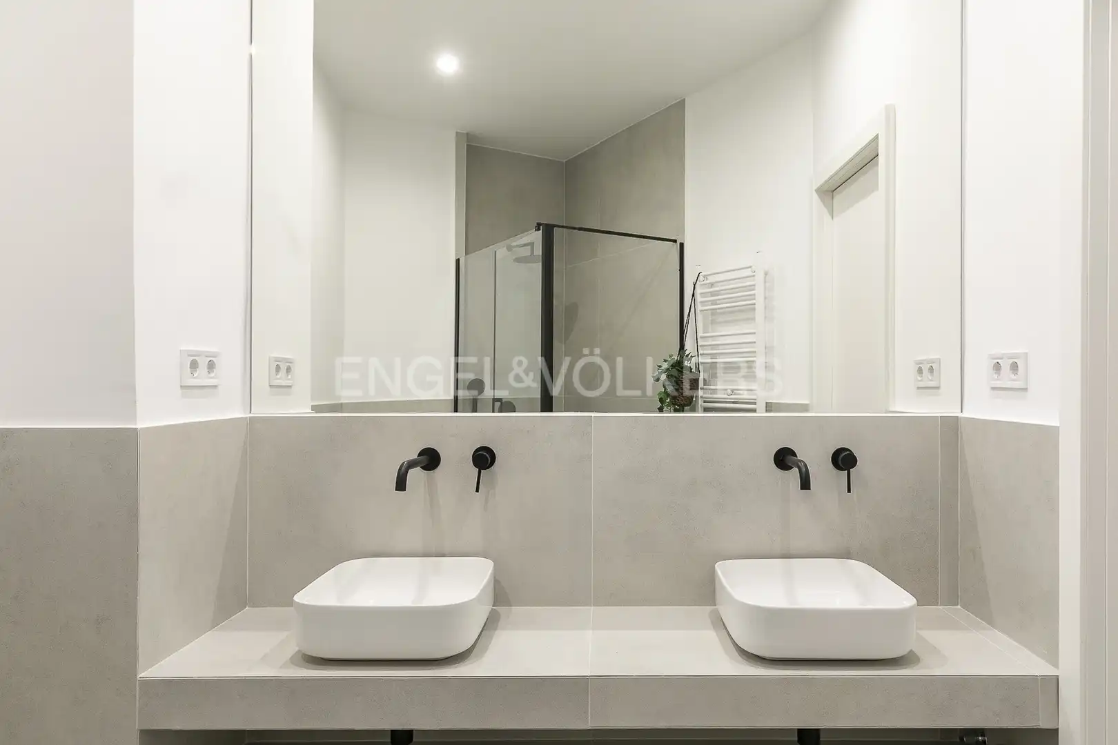 Bathroom of Flat for rent in Madrid  with Air Conditioner, Heating and Pets allowed