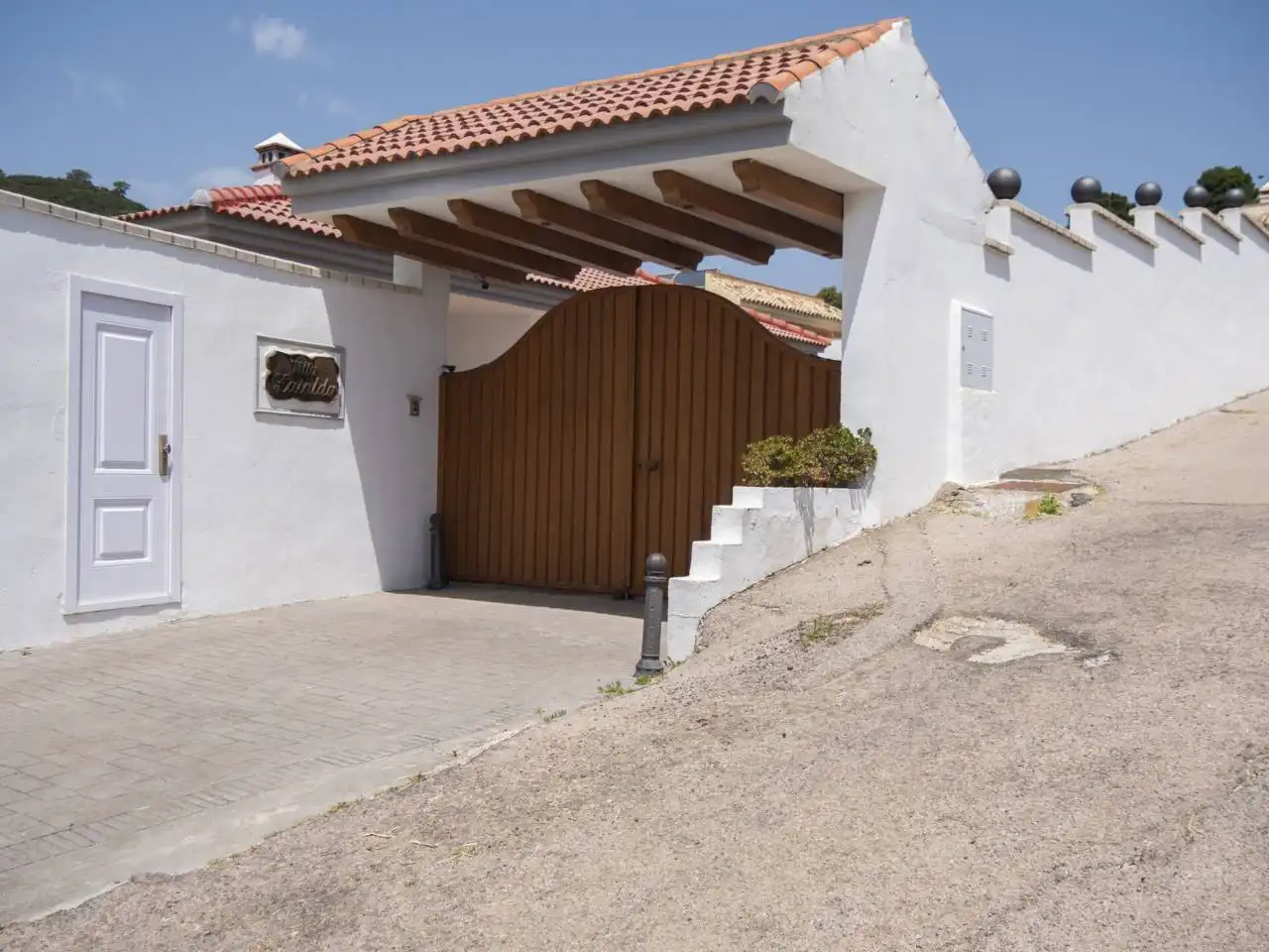 Vista exterior de Casa o xalet en venda en Estepona amb Aire condicionat, Piscina i Moblat
