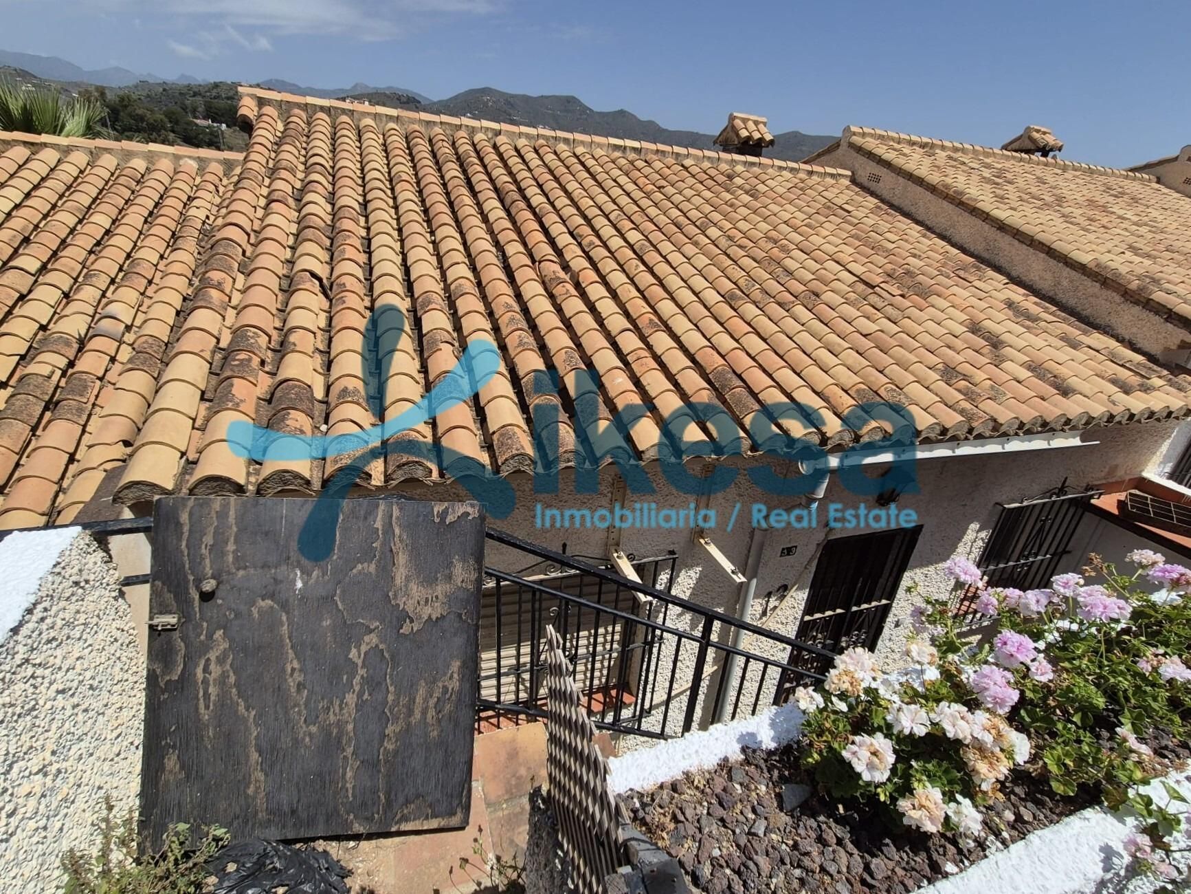 Vista exterior de Pis en venda en Almuñécar amb Jardí privat i Piscina comunitària