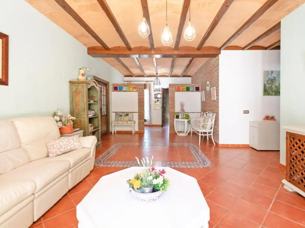 Sala d'estar de Finca rústica en venda en Villanueva del Trabuco amb Aire condicionat, Jardí privat i Terrassa