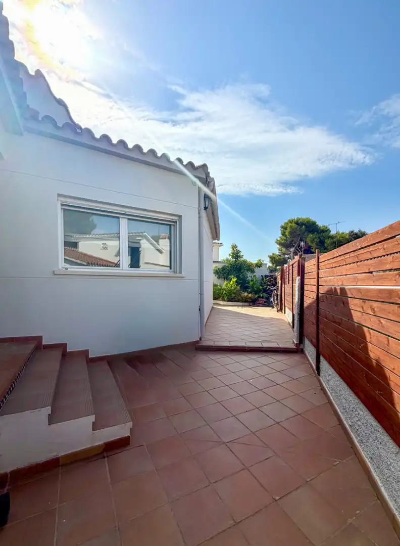 Vista exterior de Casa o chalet de alquiler en Sant Pere de Ribes con Aire acondicionado, Calefacción y Jardín privado