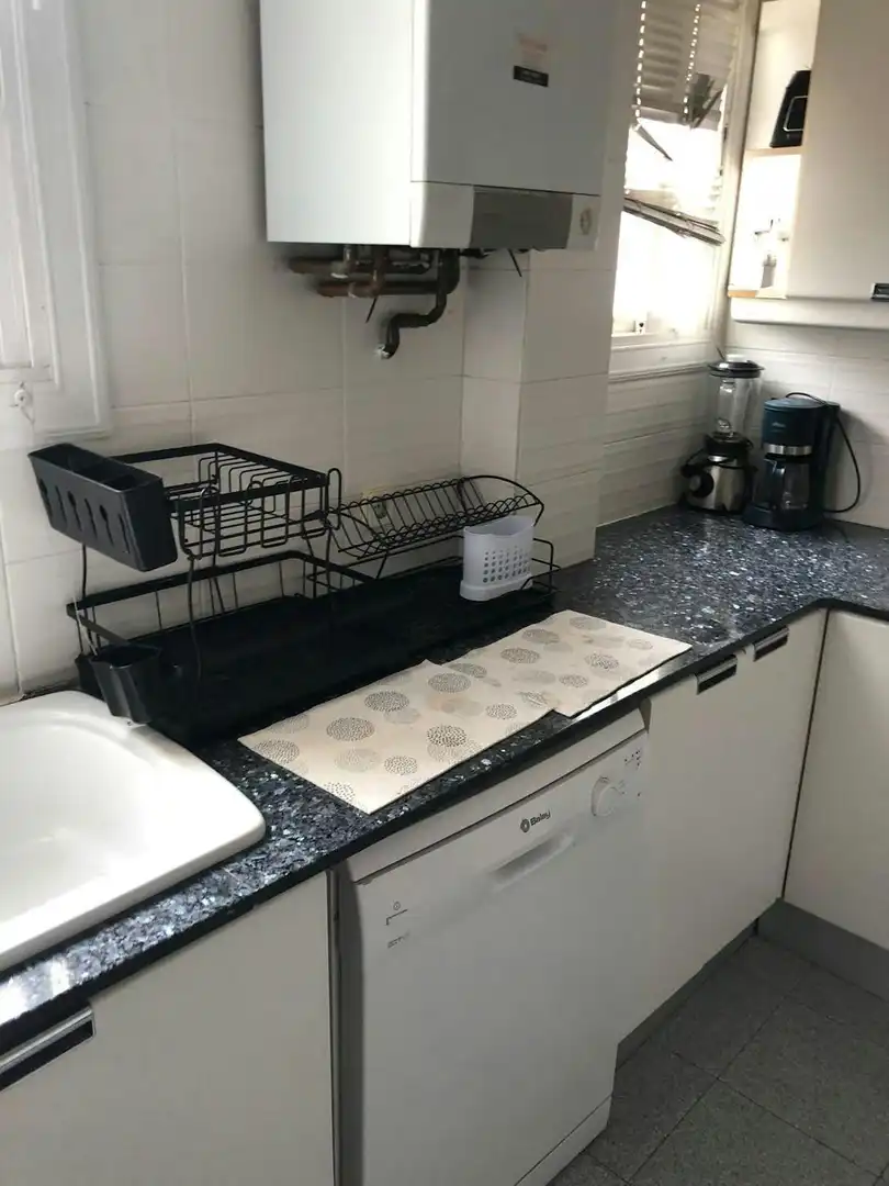 Cocina de Piso para compartir en Barcelona con Lavadora