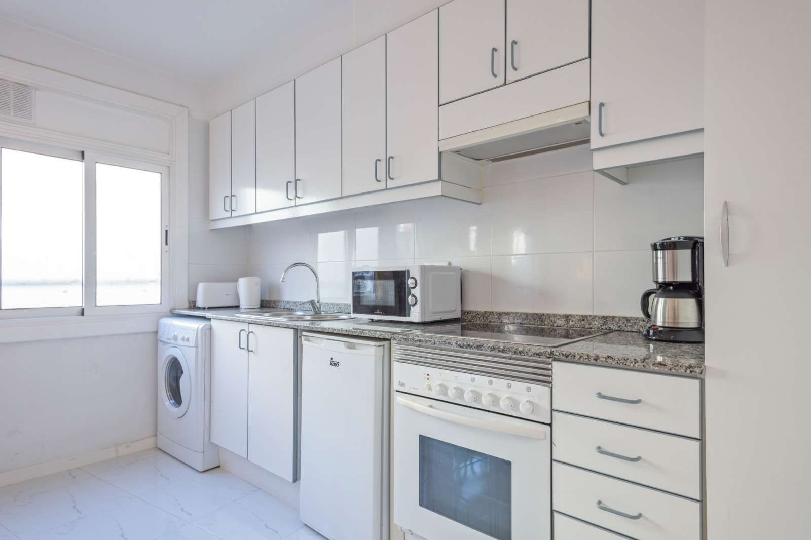 Kitchen of Apartment to share in  Barcelona Capital  with Air Conditioner and Terrace