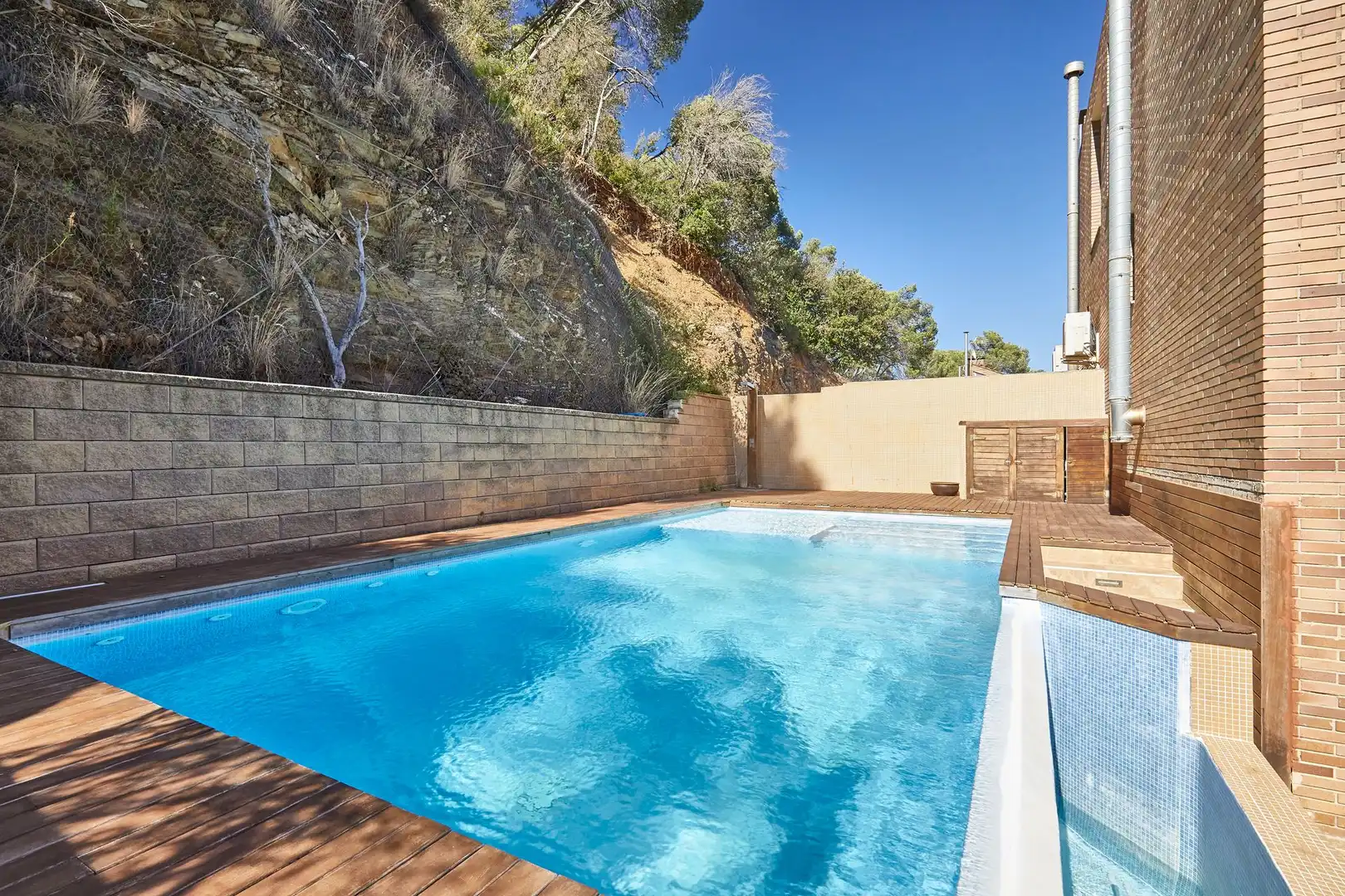 Piscina de Casa adosada en venda en Torrelles de Llobregat amb Calefacció, Jardí privat i Terrassa