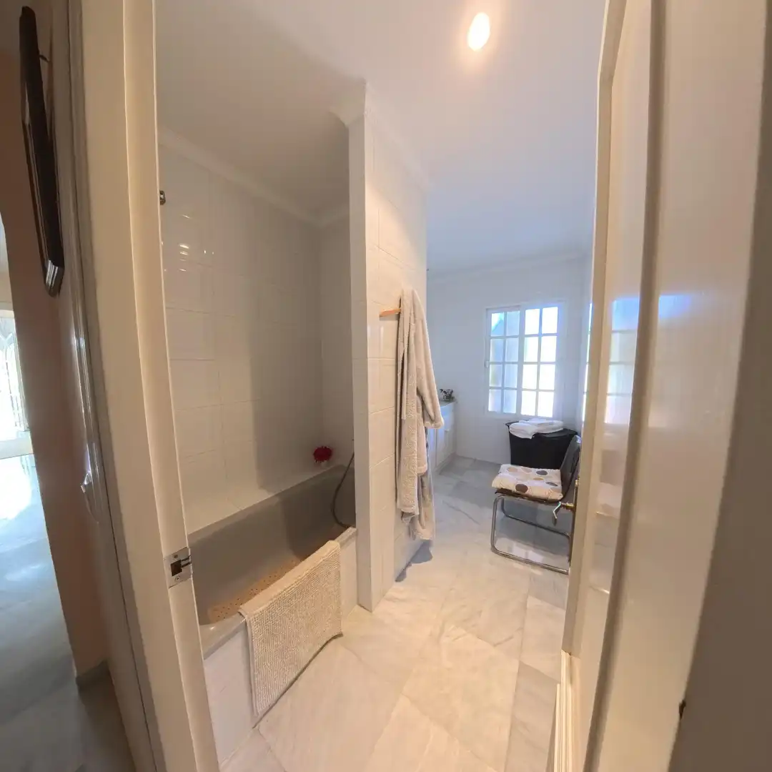 Bany de Casa o xalet en venda en Chiclana de la Frontera amb Aire condicionat, Jardí privat i Traster