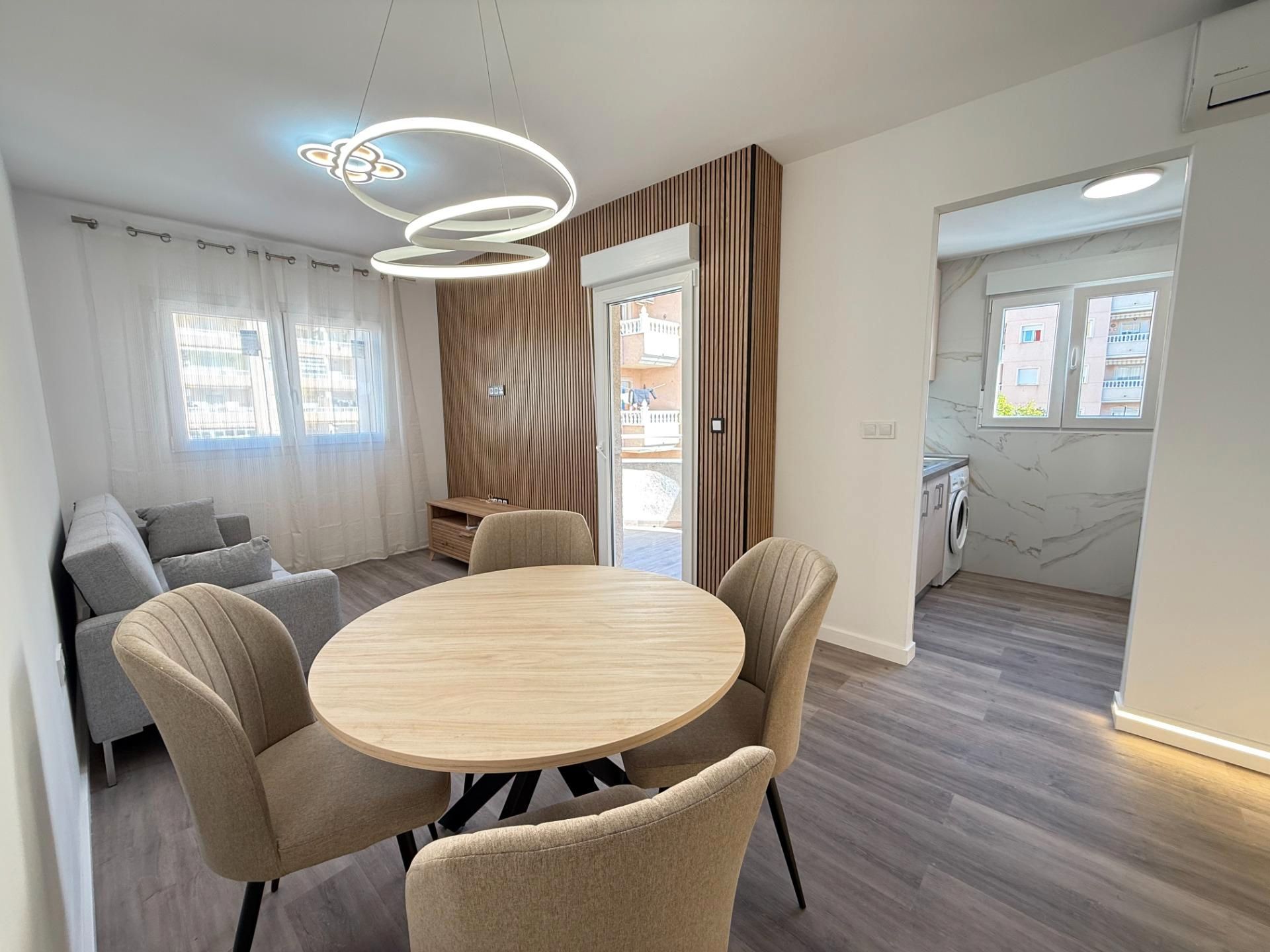 Menjador de Apartament en venda en Torrevieja amb Aire condicionat, Parquet i Terrassa