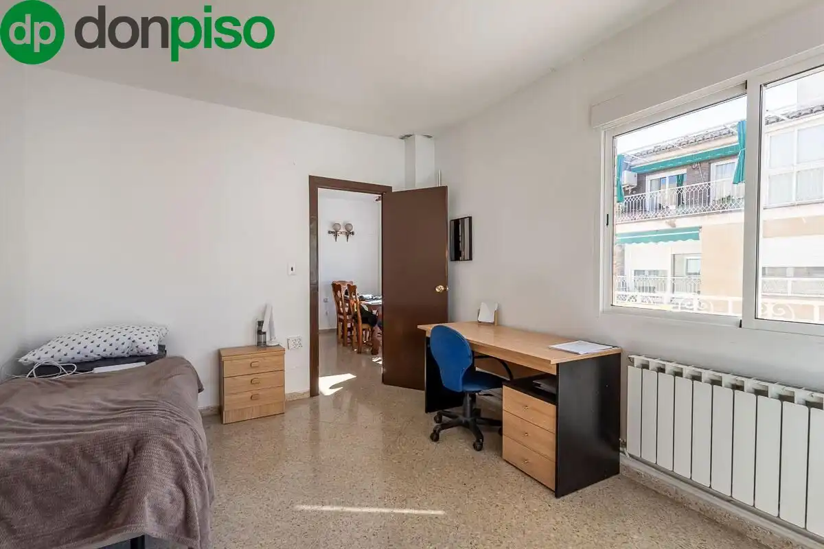 Bedroom of Flat for sale in Granada  with Heating and Balcony
