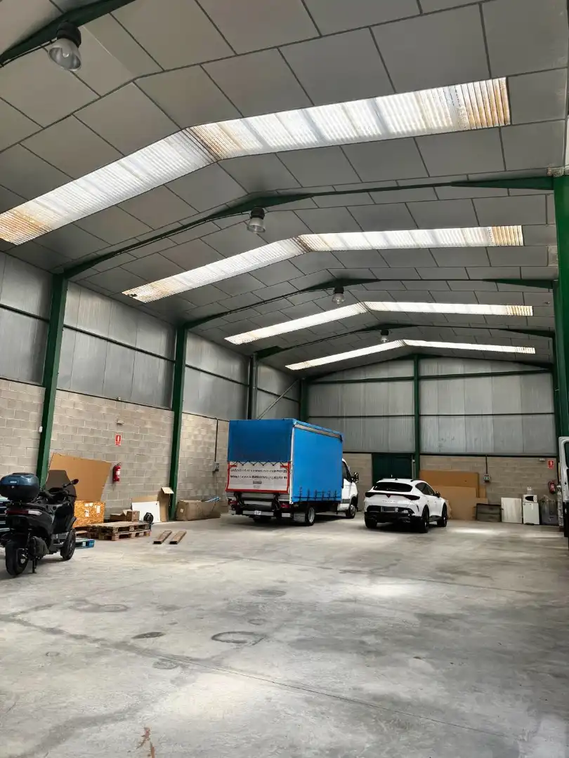 Nave industrial en venta en Carrer Miguel Servet 30, imagen 2