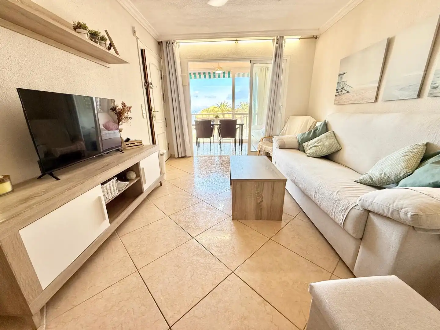 Sala de estar de Apartamento de alquiler en La Manga del Mar Menor con Aire acondicionado, Calefacción y Piscina