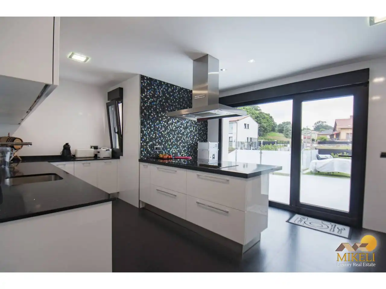 Cocina de Casa o chalet en venta en Santa Cruz de Bezana con Calefacción, Jardín privado y Terraza