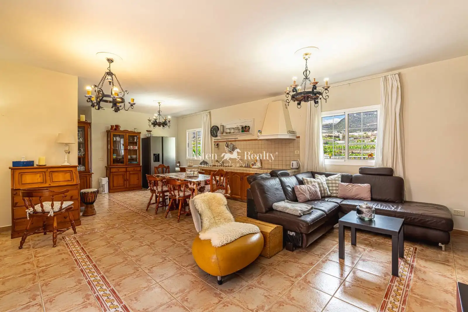 Sala de estar de Casa o chalet en venta en Santiago del Teide con Aire acondicionado, Calefacción y Piscina