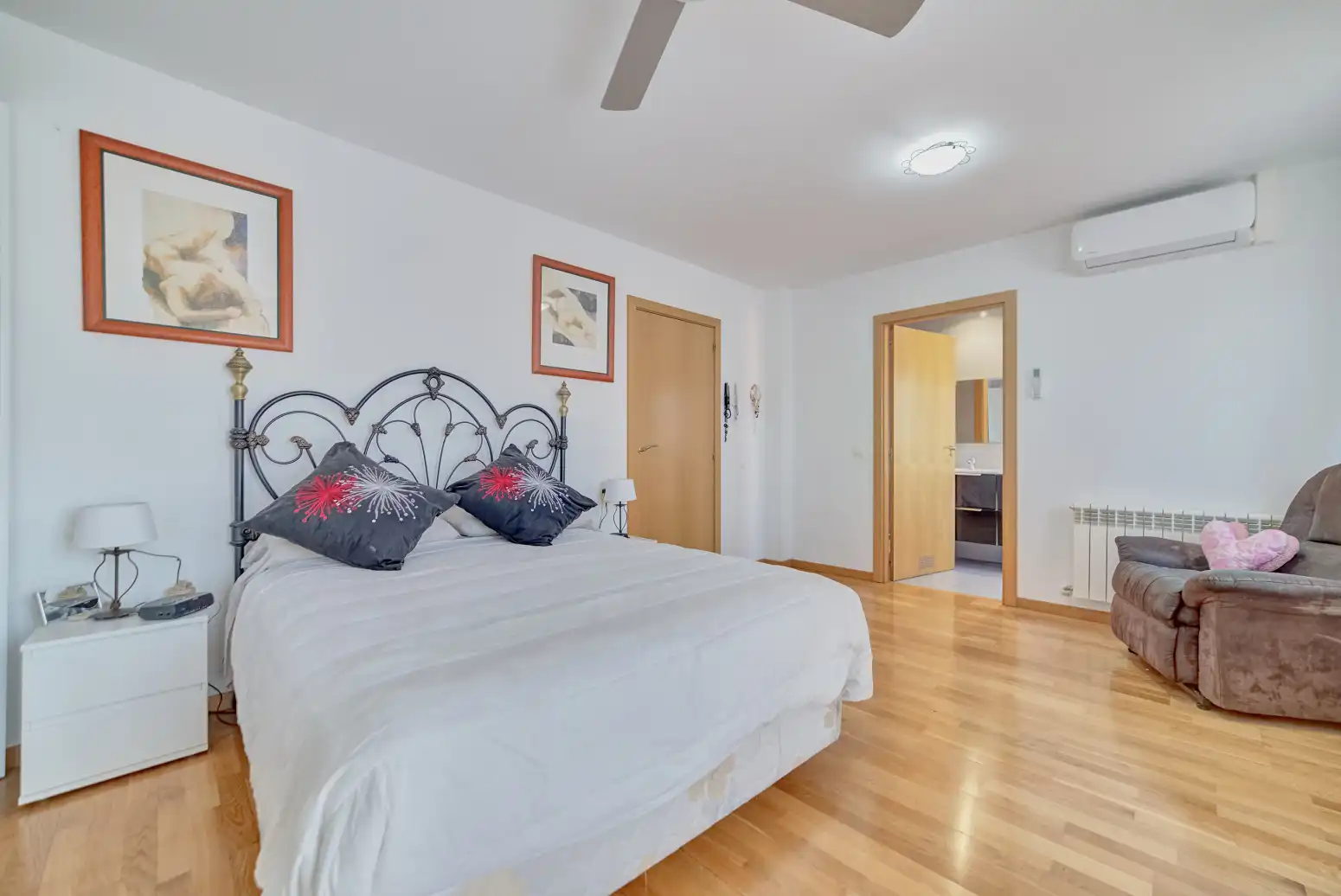 Bedroom of Detached homes for sale in Enériz / Eneritz  with Heating, Private garden and Parquet flooring