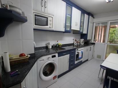 Kitchen of Flat for sale in Valdáliga  with Heating