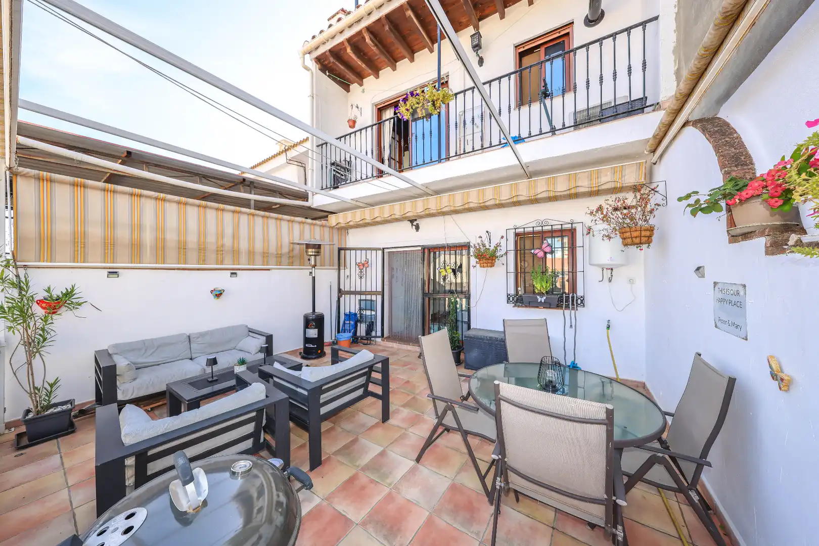 Terraza de Casa adosada en venta en Guaro con Aire acondicionado