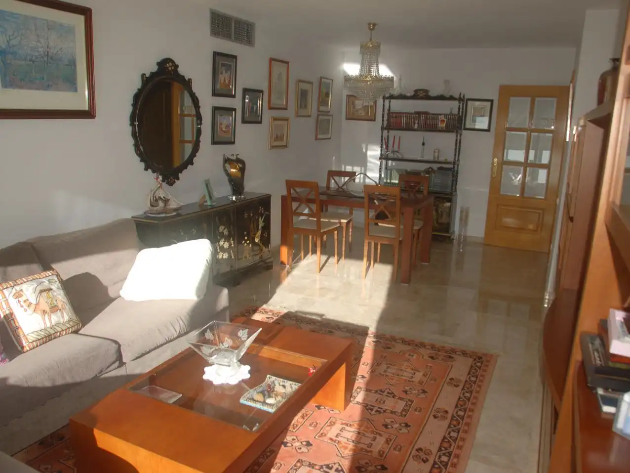Sala de estar de Piso en venta en L'Hospitalet de Llobregat con Aire acondicionado, Terraza y Balcón