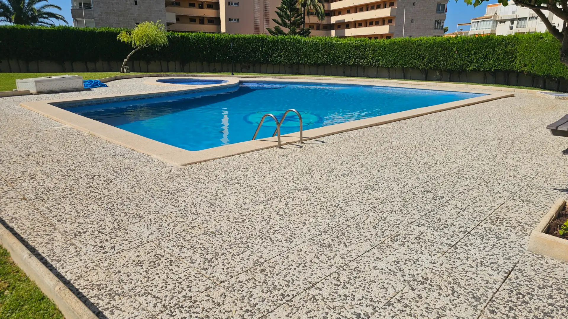 Schwimmbecken von Wohnungen zum Verkauf in Calvià mit Klimaanlage, Heizung und Privatgarten
