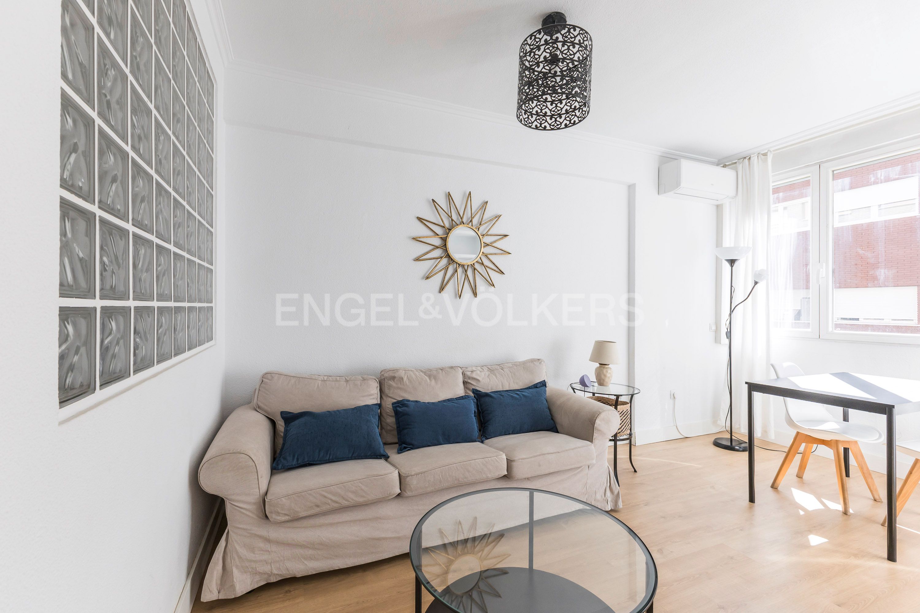 Living room of Apartment for sale in  Madrid Capital  with Air Conditioner and Heating