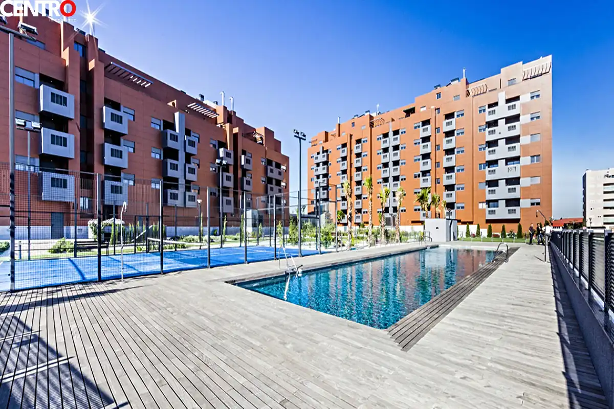 Schwimmbecken von Wohnung zum Verkauf in Granada mit Klimaanlage, Heizung und Privatgarten