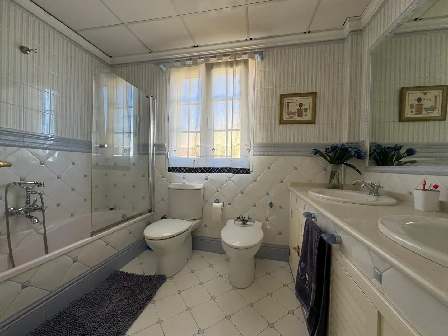 Bany de Casa o xalet en venda en Badajoz amb Aire condicionat, Jardí privat i Terrassa