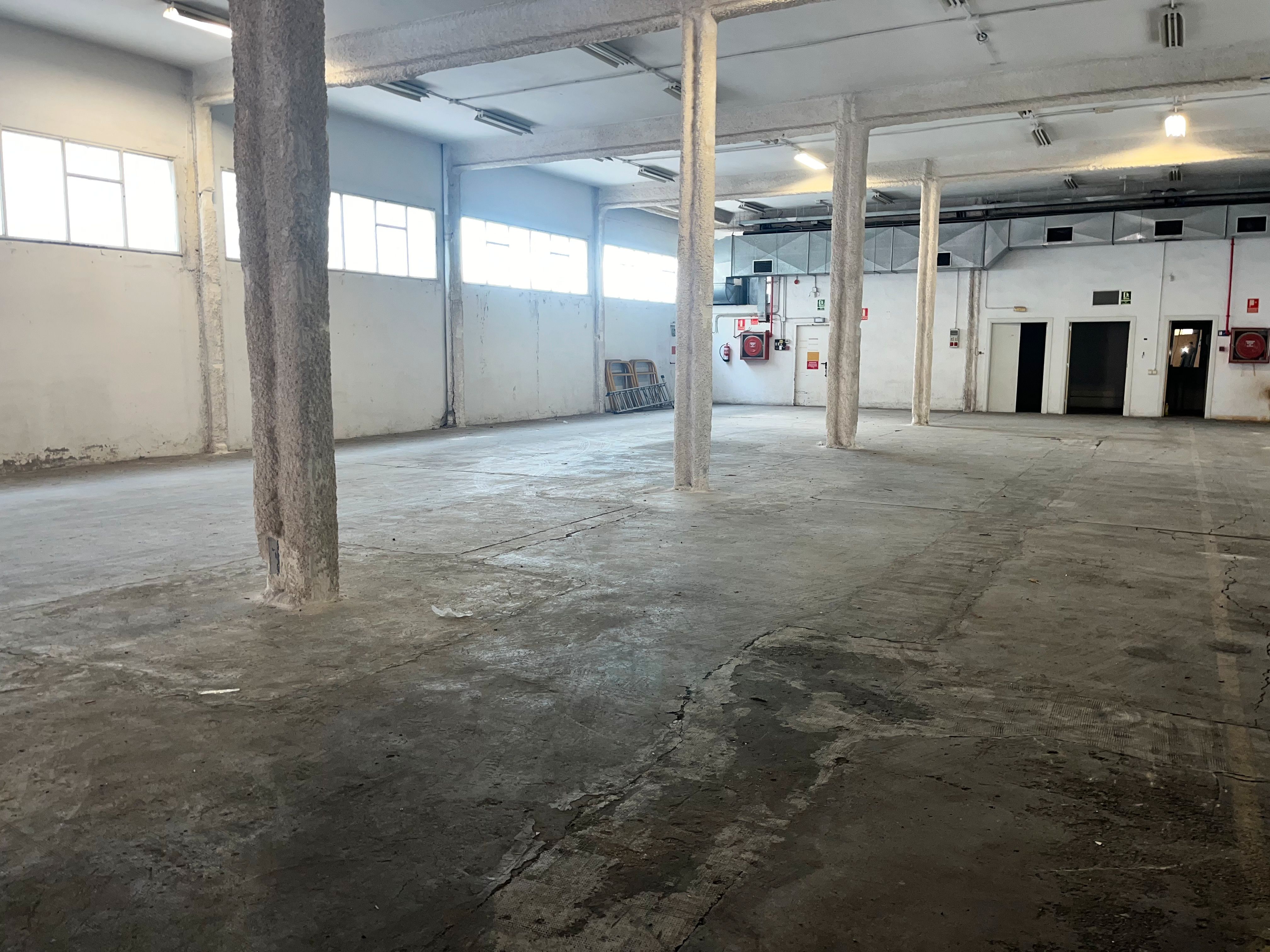 Nau industrial en venda en Sant Joan Despí amb Alarma