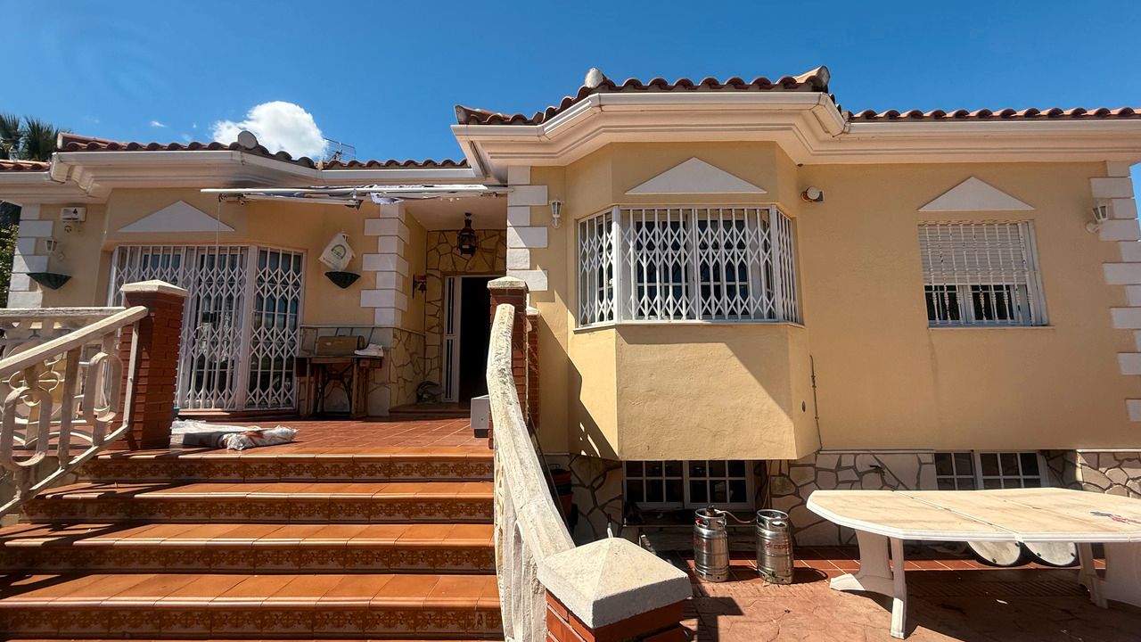 Vista exterior de Casa o xalet en venda en Málaga Capital amb Aire condicionat, Calefacció i Jardí privat