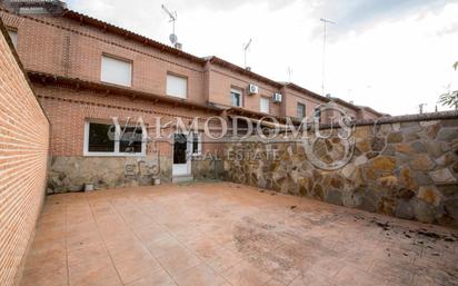 Vista exterior de Casa adosada en venda en Méntrida amb Aire condicionat, Terrassa i Balcó