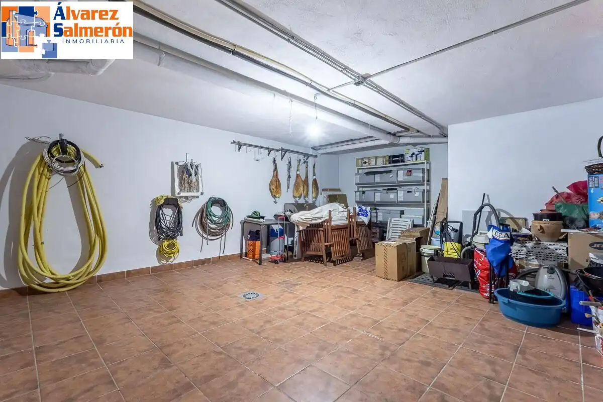 Casa o chalet en venta en Huétor Vega con Terraza, Piscina y Balcón